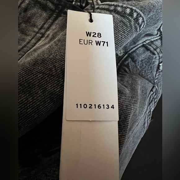 TOPMAN SLIM DENIM BUTTON FLY SHORT IN GREY RAW HEM 28 - Picture 7 of 7